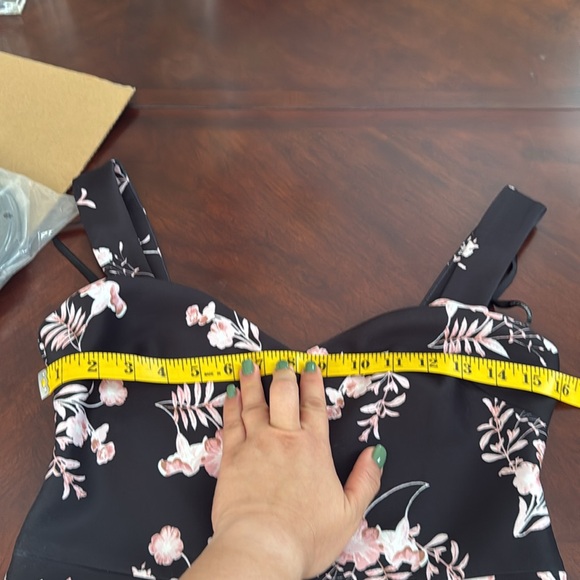 EUC Guess Size 6 Floral Dress - Picture 7 of 8